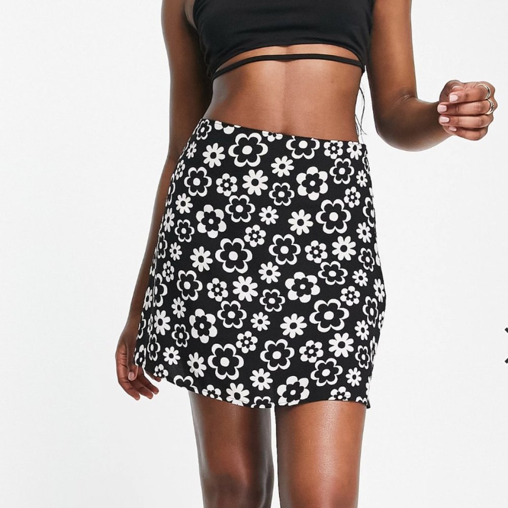 Hollister Black Floral High Rise A-Line Mini Skirt Size S NWOT